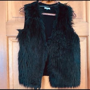 Y2k faux fur vest